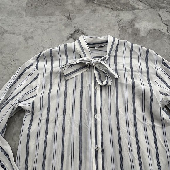 Elizabeth And James Womens Size M Blue White Stripe Tie Neck Button Down Shirt - Picture 3 of 9